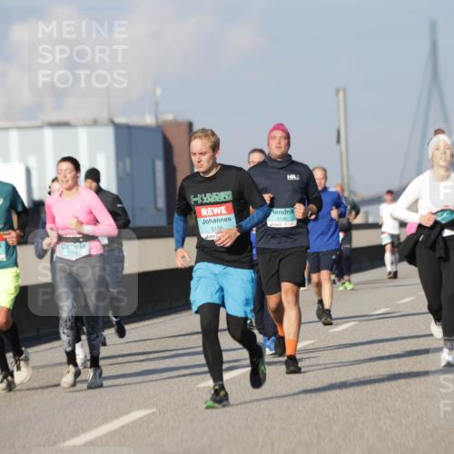 03.10.2025 - Köhlbrandbrückenlauf Jannik Wohlers http://msf.ph/oto/9085622 03.10.2025 09:56:56 Position 3 2, 1, 25, 3156, 3146 meine-sportfotos.de