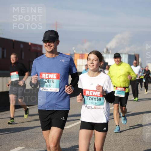 03.10.2025 - Köhlbrandbrückenlauf Jannik Wohlers http://msf.ph/oto/9085623 03.10.2025 10:07:30 Position 3 1652, 1653, 3031 meine-sportfotos.de