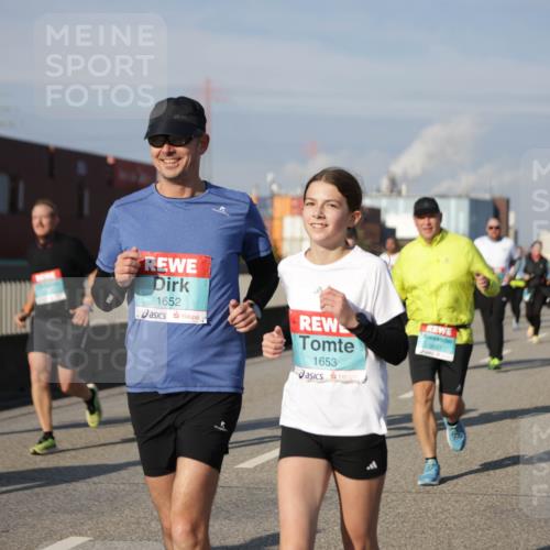 03.10.2025 - Köhlbrandbrückenlauf Jannik Wohlers http://msf.ph/oto/9085629 03.10.2025 10:07:30 Position 3 1652, 1653, 3631 meine-sportfotos.de