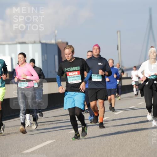 03.10.2025 - Köhlbrandbrückenlauf Jannik Wohlers http://msf.ph/oto/9085630 03.10.2025 09:56:56 Position 3 3549, 3156, 3146 meine-sportfotos.de