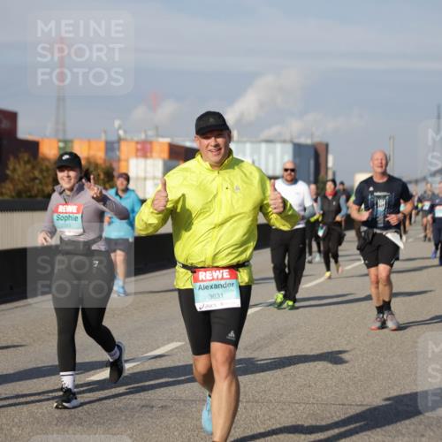03.10.2025 - Köhlbrandbrückenlauf Jannik Wohlers http://msf.ph/oto/9085633 03.10.2025 10:07:31 Position 3 2393, 7, 3631 meine-sportfotos.de