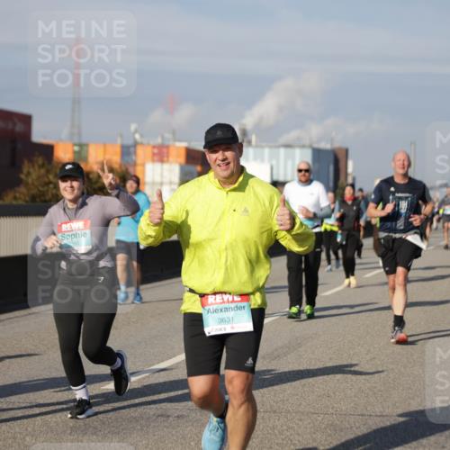 03.10.2025 - Köhlbrandbrückenlauf Jannik Wohlers http://msf.ph/oto/9085641 03.10.2025 10:07:31 Position 3 2393, 3631 meine-sportfotos.de