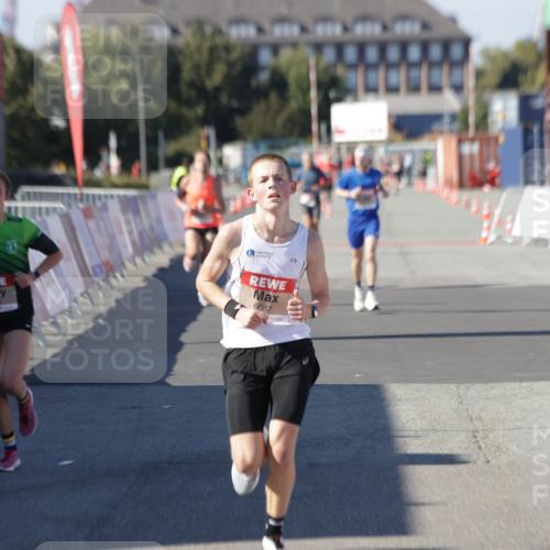03.10.2025 - Köhlbrandbrückenlauf Jannik Wohlers http://msf.ph/oto/9085645 03.10.2025 12:52:33 Ziel 6087, 6625 meine-sportfotos.de
