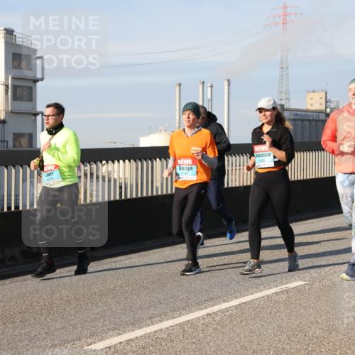 03.10.2025 - Köhlbrandbrückenlauf Lena Gebhardt http://msf.ph/oto/9085647 03.10.2025 10:05:37 Position 2 2618, 1756, 1425 meine-sportfotos.de