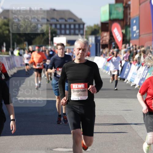 03.10.2025 - Köhlbrandbrückenlauf Jannik Wohlers http://msf.ph/oto/9085652 03.10.2025 13:18:39 Ziel 4154, 4606, 4796, 4812, 4819, 4826, 4882, 5115, 5178, 6084, 6429, 6500, 6596, 6700, 6758 meine-sportfotos.de