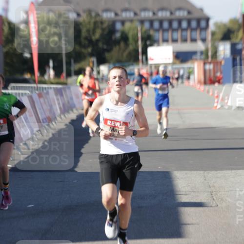 03.10.2025 - Köhlbrandbrückenlauf Jannik Wohlers http://msf.ph/oto/9085661 03.10.2025 12:52:33 Ziel 6087, 6625 meine-sportfotos.de