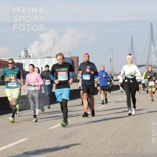 03.10.2025 - Köhlbrandbrückenlauf Jannik Wohlers http://msf.ph/oto/9085662 03.10.2025 09:56:57 Position 3 2025, 3156, 3146 meine-sportfotos.de