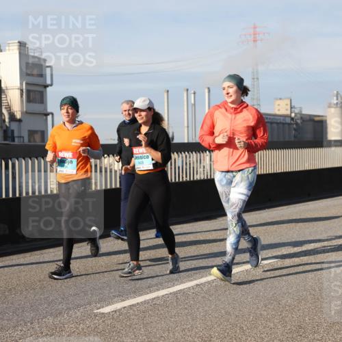 03.10.2025 - Köhlbrandbrückenlauf Lena Gebhardt http://msf.ph/oto/9085680 03.10.2025 10:05:37 Position 2 2618, 1425 meine-sportfotos.de
