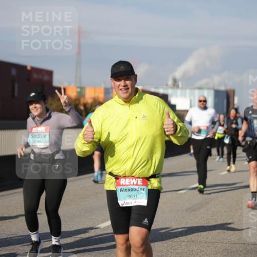 03.10.2025 - Köhlbrandbrückenlauf Jannik Wohlers http://msf.ph/oto/9085681 03.10.2025 10:07:32 Position 3 2393, 3631 meine-sportfotos.de
