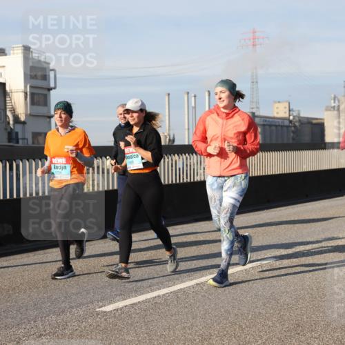 03.10.2025 - Köhlbrandbrückenlauf Lena Gebhardt http://msf.ph/oto/9085687 03.10.2025 10:05:38 Position 2 2618, 1756, 1425 meine-sportfotos.de