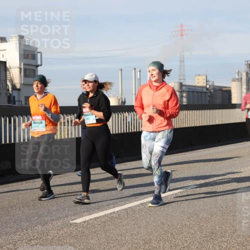 03.10.2025 - Köhlbrandbrückenlauf Lena Gebhardt http://msf.ph/oto/9085695 03.10.2025 10:05:38 Position 2 2618, 1425, 1756 meine-sportfotos.de