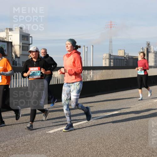 03.10.2025 - Köhlbrandbrückenlauf Lena Gebhardt http://msf.ph/oto/9085707 03.10.2025 10:05:38 Position 2 1425 meine-sportfotos.de