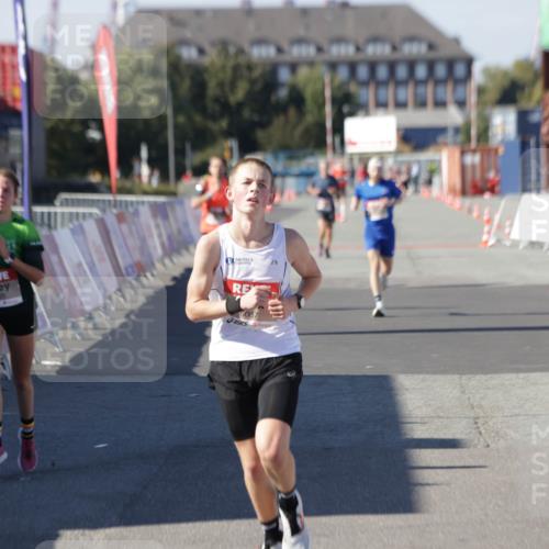 03.10.2025 - Köhlbrandbrückenlauf Jannik Wohlers http://msf.ph/oto/9085712 03.10.2025 12:52:34 Ziel 4019, 6087, 6625 meine-sportfotos.de