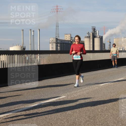03.10.2025 - Köhlbrandbrückenlauf Lena Gebhardt http://msf.ph/oto/9085716 03.10.2025 10:05:38 Position 2  meine-sportfotos.de