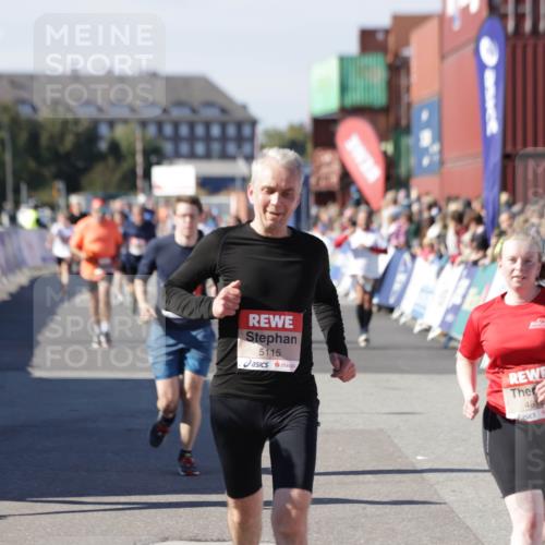 03.10.2025 - Köhlbrandbrückenlauf Jannik Wohlers http://msf.ph/oto/9085720 03.10.2025 13:18:40 Ziel 4154, 4606, 4796, 4812, 4826, 5115, 5178, 6084, 6429, 6500, 6596, 6700, 6758 meine-sportfotos.de
