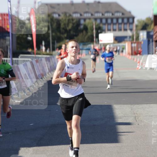 03.10.2025 - Köhlbrandbrückenlauf Jannik Wohlers http://msf.ph/oto/9085739 03.10.2025 12:52:34 Ziel 4019, 6087, 6625 meine-sportfotos.de