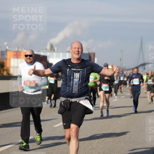 03.10.2025 - Köhlbrandbrückenlauf Jannik Wohlers http://msf.ph/oto/9085749 03.10.2025 10:07:34 Position 3  meine-sportfotos.de
