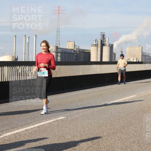 03.10.2025 - Köhlbrandbrückenlauf Lena Gebhardt http://msf.ph/oto/9085752 03.10.2025 10:05:39 Position 2 1209, 2250 meine-sportfotos.de