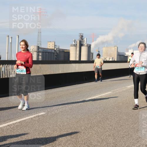 03.10.2025 - Köhlbrandbrückenlauf Lena Gebhardt http://msf.ph/oto/9085757 03.10.2025 10:05:39 Position 2 1209, 2249, 2250 meine-sportfotos.de