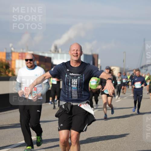 03.10.2025 - Köhlbrandbrückenlauf Jannik Wohlers http://msf.ph/oto/9085759 03.10.2025 10:07:34 Position 3  meine-sportfotos.de