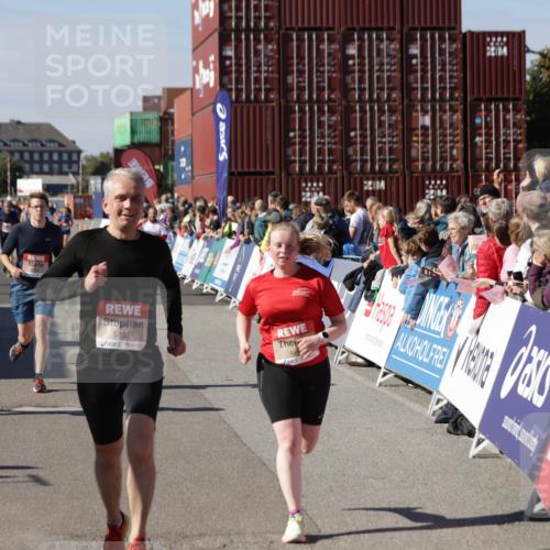 03.10.2025 - Köhlbrandbrückenlauf Jannik Wohlers http://msf.ph/oto/9085762 03.10.2025 13:18:40 Ziel 4154, 4606, 4796, 4812, 4826, 5115, 5178, 6084, 6429, 6500, 6596, 6700, 6758 meine-sportfotos.de