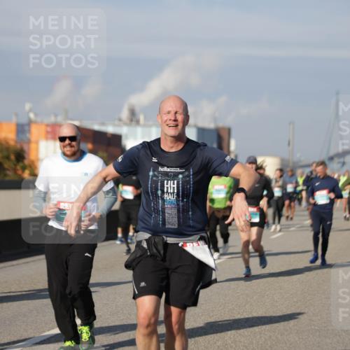 03.10.2025 - Köhlbrandbrückenlauf Jannik Wohlers http://msf.ph/oto/9085764 03.10.2025 10:07:34 Position 3  meine-sportfotos.de