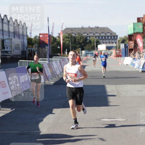 03.10.2025 - Köhlbrandbrückenlauf Jannik Wohlers http://msf.ph/oto/9085767 03.10.2025 12:52:34 Ziel 4019, 6087, 6625 meine-sportfotos.de