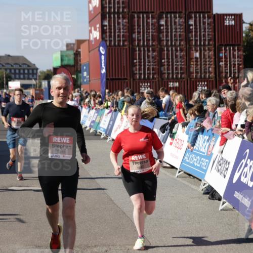 03.10.2025 - Köhlbrandbrückenlauf Jannik Wohlers http://msf.ph/oto/9085773 03.10.2025 13:18:40 Ziel 4154, 4606, 4796, 4812, 4826, 5115, 5178, 6084, 6429, 6500, 6596, 6700, 6758 meine-sportfotos.de