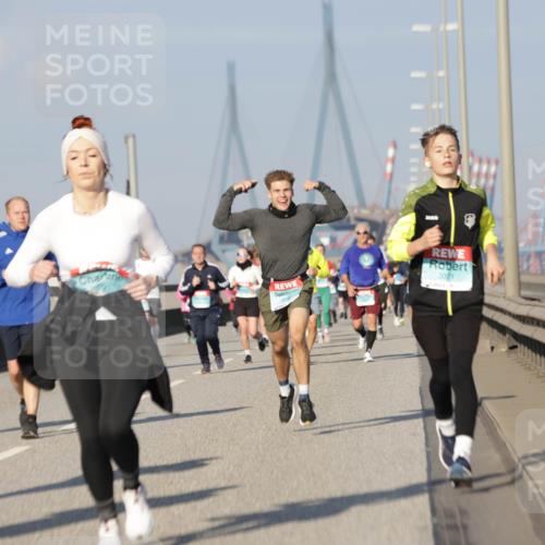 03.10.2025 - Köhlbrandbrückenlauf Jannik Wohlers http://msf.ph/oto/9085780 03.10.2025 09:57:00 Position 3 3371 meine-sportfotos.de