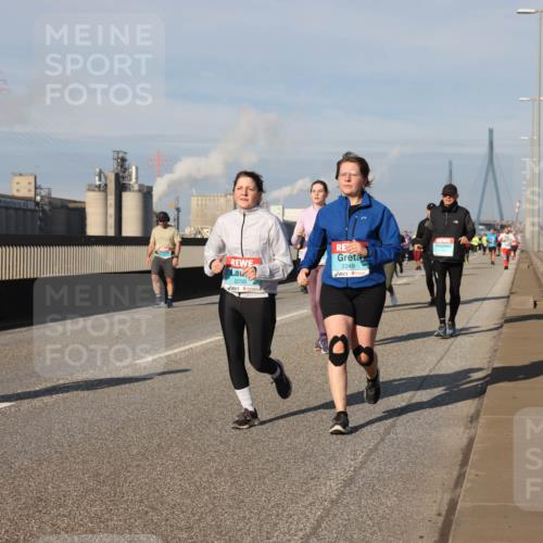 03.10.2025 - Köhlbrandbrückenlauf Lena Gebhardt http://msf.ph/oto/9085783 03.10.2025 10:05:40 Position 2 2250, 2249 meine-sportfotos.de
