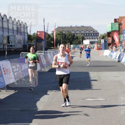 03.10.2025 - Köhlbrandbrückenlauf Jannik Wohlers http://msf.ph/oto/9085789 03.10.2025 12:52:35 Ziel 4019, 6087, 6625 meine-sportfotos.de