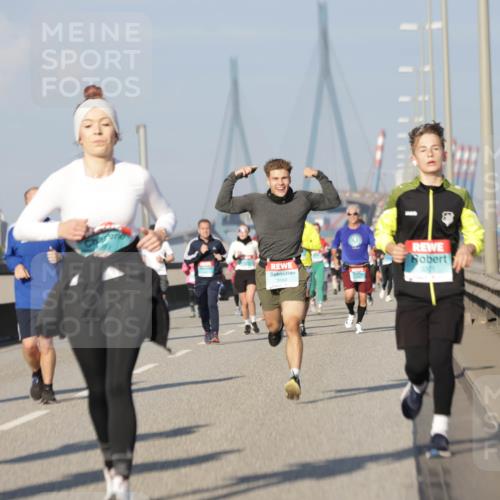 03.10.2025 - Köhlbrandbrückenlauf Jannik Wohlers http://msf.ph/oto/9085790 03.10.2025 09:57:00 Position 3 3162 meine-sportfotos.de