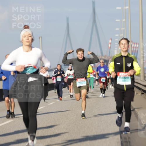 03.10.2025 - Köhlbrandbrückenlauf Jannik Wohlers http://msf.ph/oto/9085793 03.10.2025 09:57:00 Position 3  meine-sportfotos.de
