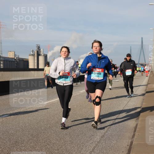 03.10.2025 - Köhlbrandbrückenlauf Lena Gebhardt http://msf.ph/oto/9085800 03.10.2025 10:05:40 Position 2 2250, 2249 meine-sportfotos.de