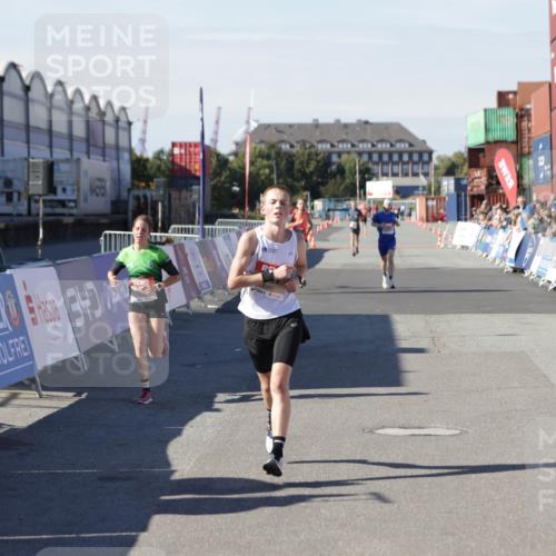 03.10.2025 - Köhlbrandbrückenlauf Jannik Wohlers http://msf.ph/oto/9085812 03.10.2025 12:52:35 Ziel 4019, 6087, 6625 meine-sportfotos.de