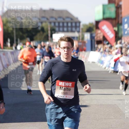 03.10.2025 - Köhlbrandbrückenlauf Jannik Wohlers http://msf.ph/oto/9085832 03.10.2025 13:18:42 Ziel 4077, 4606, 4796, 4812, 4826, 5115, 5178, 6084, 6429, 6500, 6506, 6556, 6596, 6700, 6758 meine-sportfotos.de