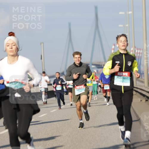 03.10.2025 - Köhlbrandbrückenlauf Jannik Wohlers http://msf.ph/oto/9085840 03.10.2025 09:57:00 Position 3 3162, 3371 meine-sportfotos.de