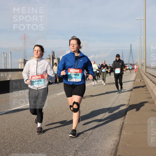 03.10.2025 - Köhlbrandbrückenlauf Lena Gebhardt http://msf.ph/oto/9085841 03.10.2025 10:05:41 Position 2 2250, 2249 meine-sportfotos.de