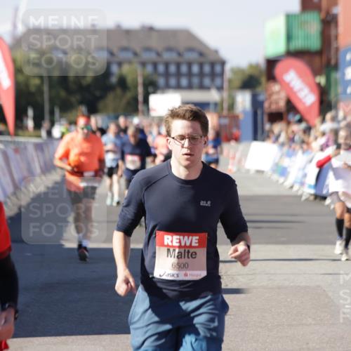 03.10.2025 - Köhlbrandbrückenlauf Jannik Wohlers http://msf.ph/oto/9085844 03.10.2025 13:18:43 Ziel 4077, 4606, 4796, 4812, 5115, 5178, 6084, 6429, 6500, 6506, 6556, 6596, 6758 meine-sportfotos.de