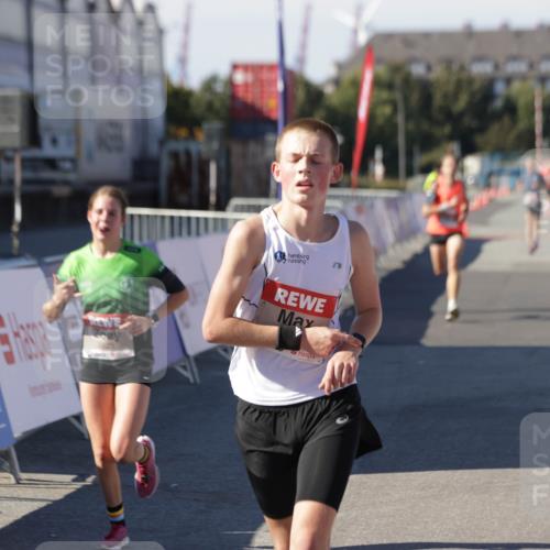 03.10.2025 - Köhlbrandbrückenlauf Jannik Wohlers http://msf.ph/oto/9085849 03.10.2025 12:52:35 Ziel 4019, 6087, 6625 meine-sportfotos.de