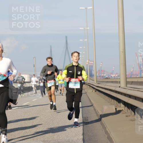 03.10.2025 - Köhlbrandbrückenlauf Jannik Wohlers http://msf.ph/oto/9085872 03.10.2025 09:57:01 Position 3 69, 3371 meine-sportfotos.de