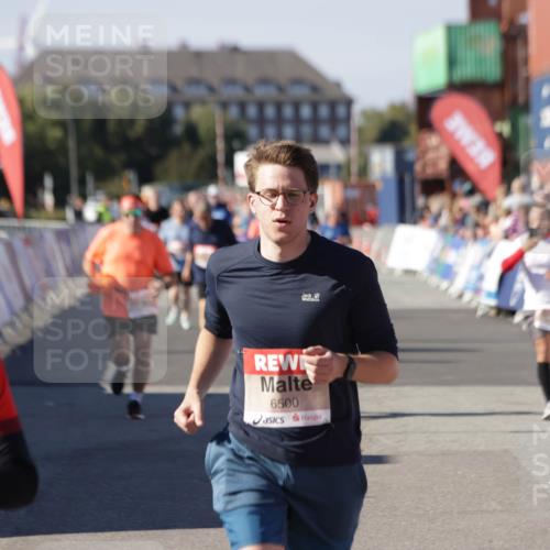 03.10.2025 - Köhlbrandbrückenlauf Jannik Wohlers http://msf.ph/oto/9085878 03.10.2025 13:18:43 Ziel 4077, 4606, 4796, 4812, 5115, 5178, 6084, 6429, 6500, 6506, 6556, 6596, 6758 meine-sportfotos.de
