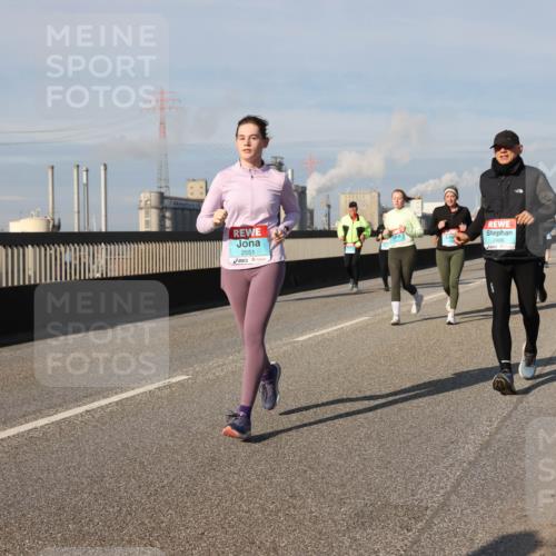 03.10.2025 - Köhlbrandbrückenlauf Lena Gebhardt http://msf.ph/oto/9085879 03.10.2025 10:05:42 Position 2 2551, 2406 meine-sportfotos.de