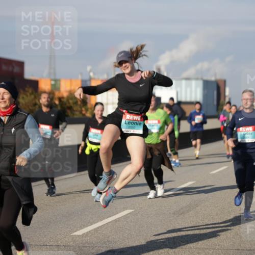 03.10.2025 - Köhlbrandbrückenlauf Jannik Wohlers http://msf.ph/oto/9085880 03.10.2025 10:07:38 Position 3 2050, 2509 meine-sportfotos.de