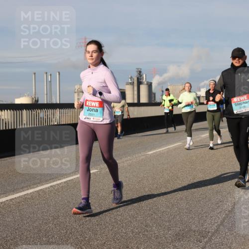 03.10.2025 - Köhlbrandbrückenlauf Lena Gebhardt http://msf.ph/oto/9085885 03.10.2025 10:05:42 Position 2 2551, 2406 meine-sportfotos.de