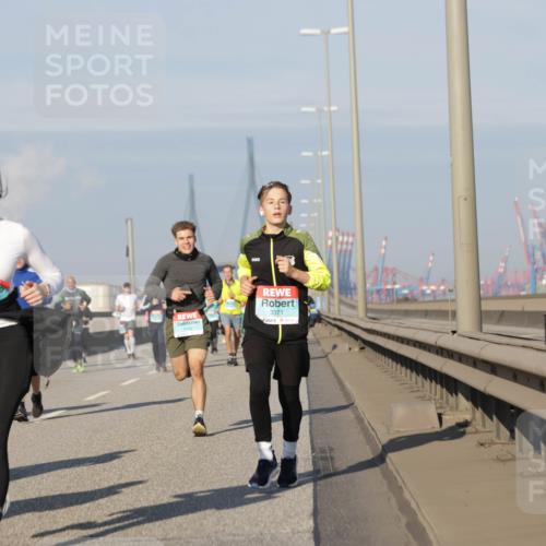 03.10.2025 - Köhlbrandbrückenlauf Jannik Wohlers http://msf.ph/oto/9085886 03.10.2025 09:57:01 Position 3 69, 3371 meine-sportfotos.de
