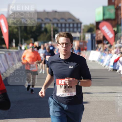 03.10.2025 - Köhlbrandbrückenlauf Jannik Wohlers http://msf.ph/oto/9085887 03.10.2025 13:18:43 Ziel 4077, 4606, 4796, 4812, 5115, 5178, 6084, 6429, 6500, 6506, 6556, 6596, 6758 meine-sportfotos.de