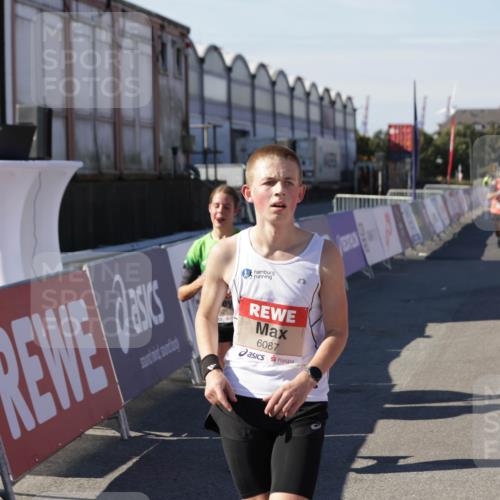 03.10.2025 - Köhlbrandbrückenlauf Jannik Wohlers http://msf.ph/oto/9085891 03.10.2025 12:52:37 Ziel 4013, 4019, 6087, 6625 meine-sportfotos.de