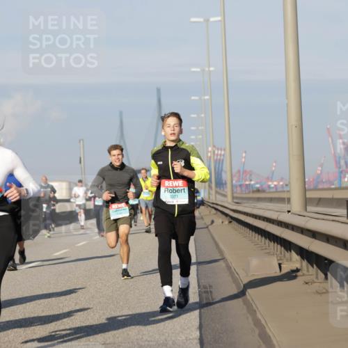 03.10.2025 - Köhlbrandbrückenlauf Jannik Wohlers http://msf.ph/oto/9085893 03.10.2025 09:57:01 Position 3 69, 3371 meine-sportfotos.de