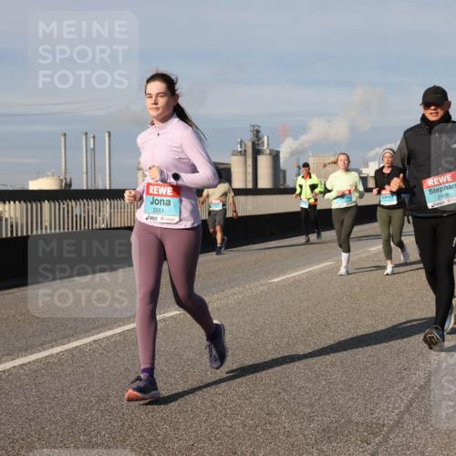 03.10.2025 - Köhlbrandbrückenlauf Lena Gebhardt http://msf.ph/oto/9085894 03.10.2025 10:05:43 Position 2 2551, 2406 meine-sportfotos.de
